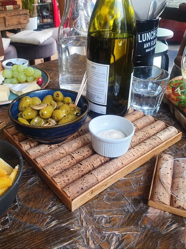 Wine cork pot trivet in use 2.