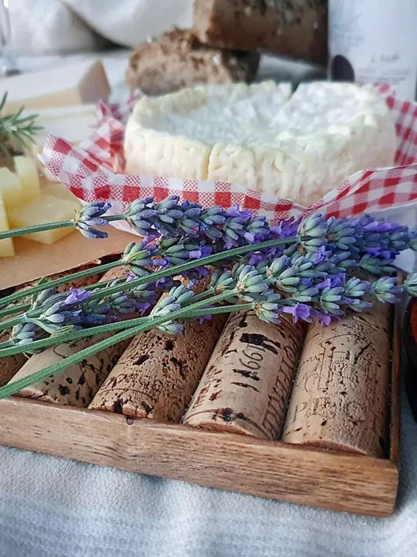 Wine cork pot trivet in use 3.